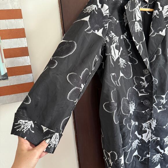 CHICO's Black and White Floral Jacquard Light Jacket | Chico's 3 / US Size 16-18 - Picture 3 of 10
